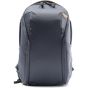 Mochila Peak Design Everyday con cremallera. Capacidad 15 Litros. Color Azul Media Noche. (BEDBZ-15-MN-2