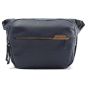 Mochila de Hombro Peak Design Tipo Bandolera Everyday Sling v2 (Color Medianoche, 6L) BEDS-6-MN-2