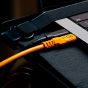Cable USB-C TetherPro Optima de Tether Tools (3 m, naranja de alta visibilidad, ángulo recto)