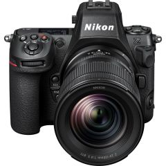 Cámara Nikon Z8 FX con lente Z 24-120mm f/4 S
