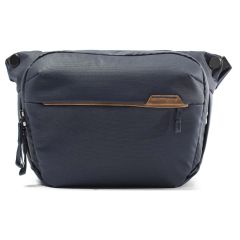 Mochila de Hombro Peak Design Tipo Bandolera Everyday Sling v2 (Color Medianoche, 6L) BEDS-6-MN-2