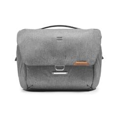 Mochila de hombro Peak Design Everyday Messenger v3 (Color Gris Ceniza, Cap.13 litros) BEDM-13-AS-3