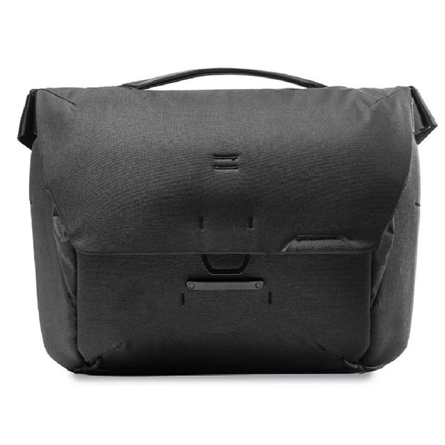 Mochila Peak Design Everyday Messenger 13L V2.0 Black (BEDM-13-BK-3)
